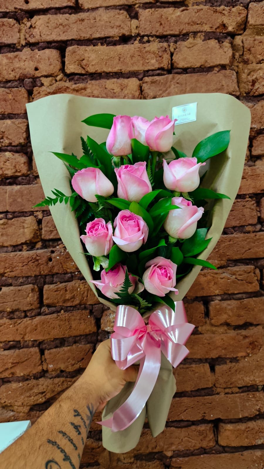 Buquê 10 rosas claras 
