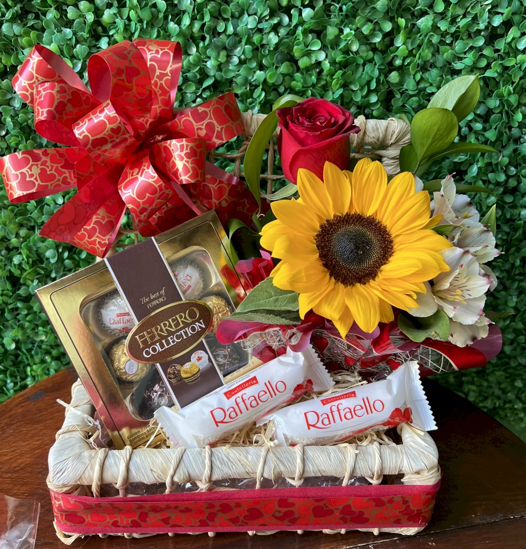 Bau arranjo de flores com chocolate 