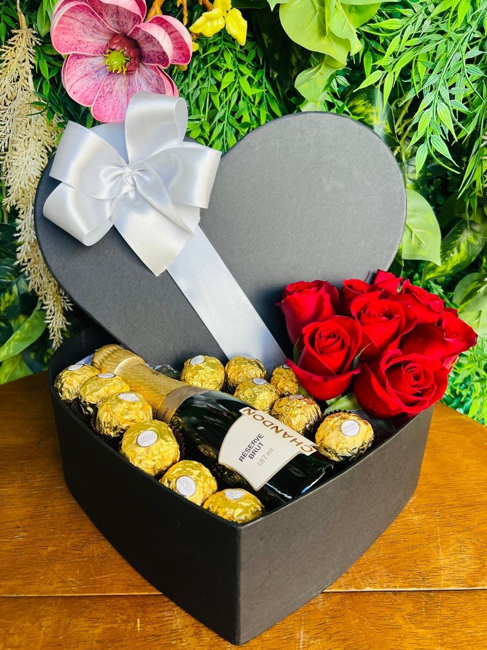 Box coração com rosas e Chandon 