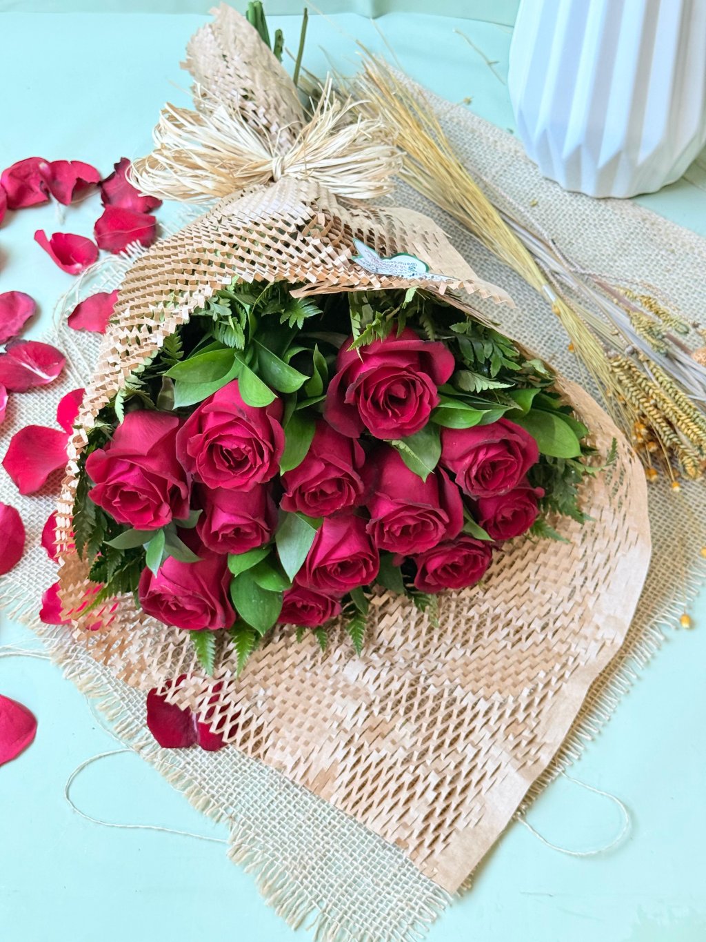 Buque 12 rosas vermelhas no craquelado 🌹✨