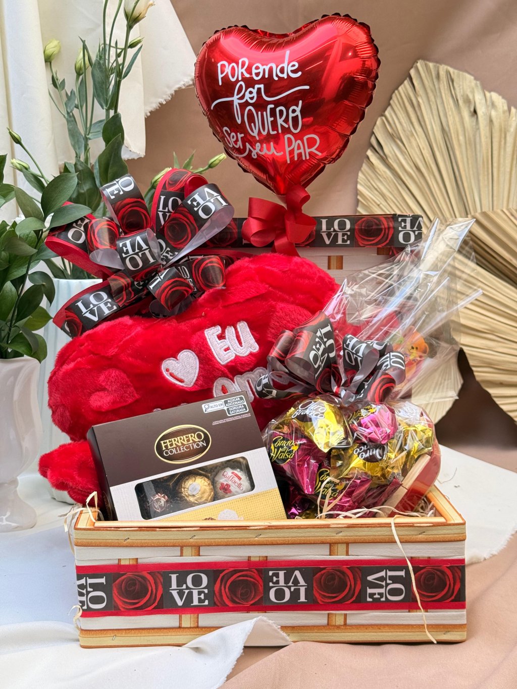 Baú romântico com balão de coração