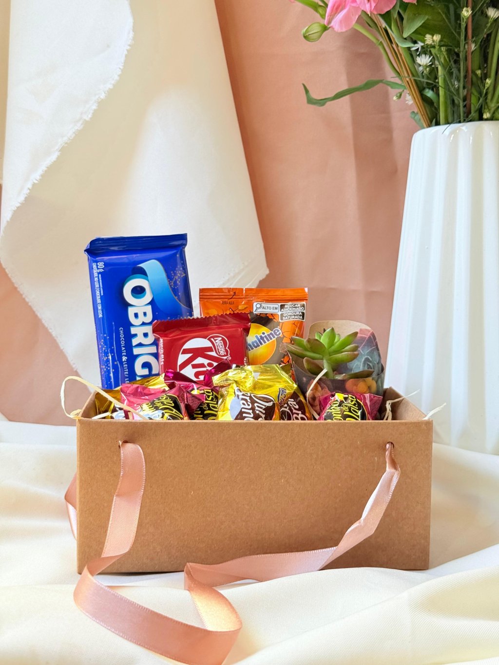 Caixinha chocolates com mini suculenta 