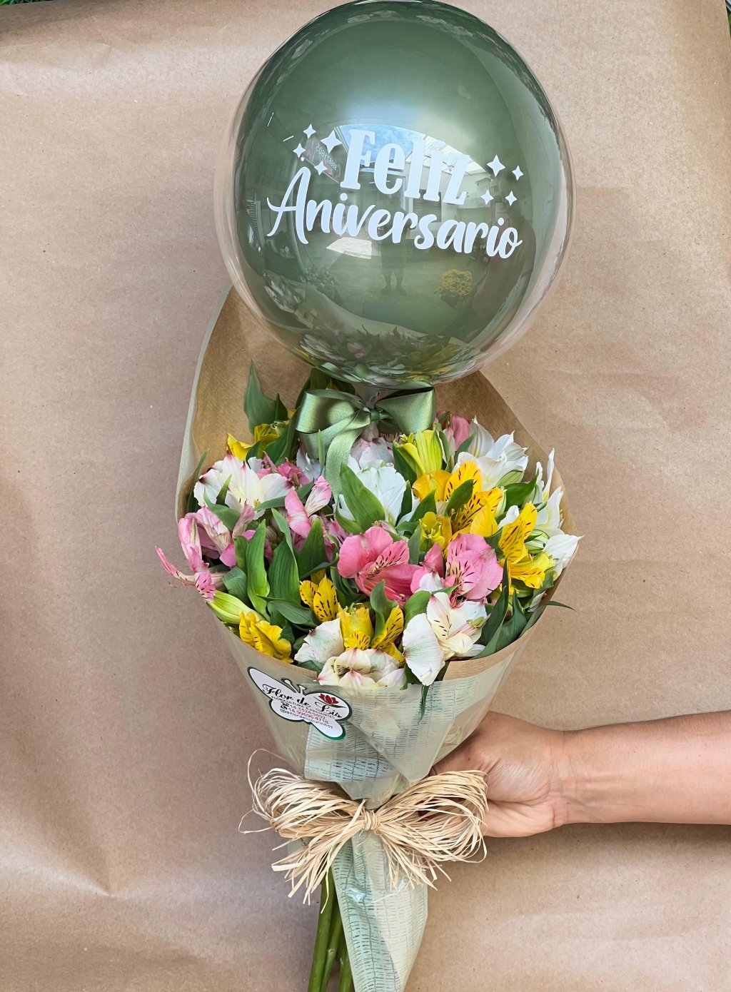 Buque mimo astromelia com balao 