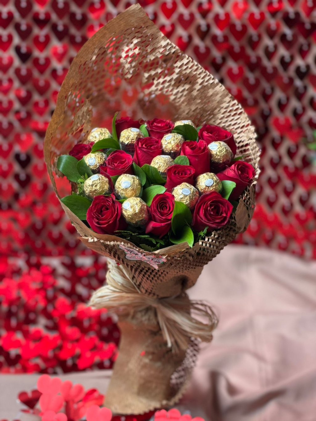 Buquê de Rosas  com 12 Rosas e 12 Ferrero Rocher