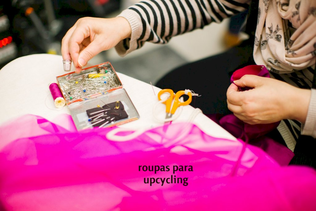 Lote MBMB22213 - Roupas para upcycling - 19 peças