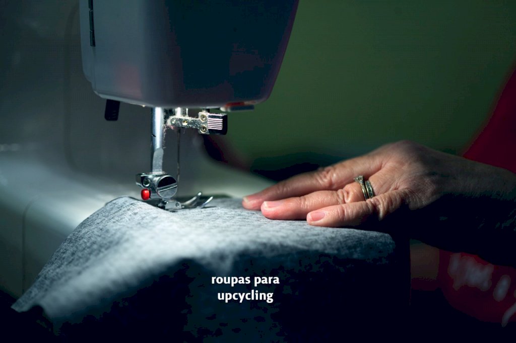 Lote MBMB2214 - Roupas para upcycling - 17 peças