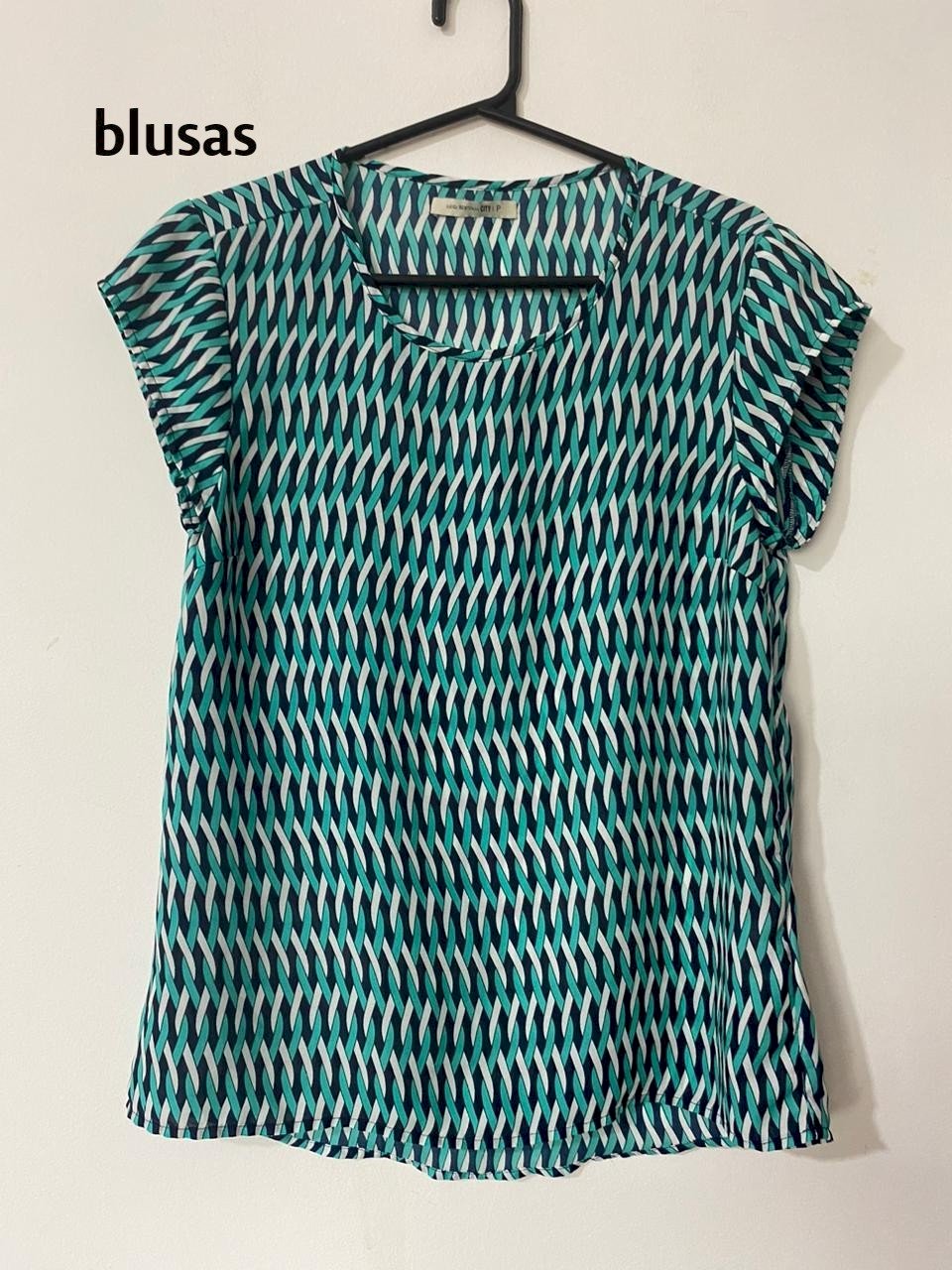 Lote BV0623 - Blusas - 30 peças