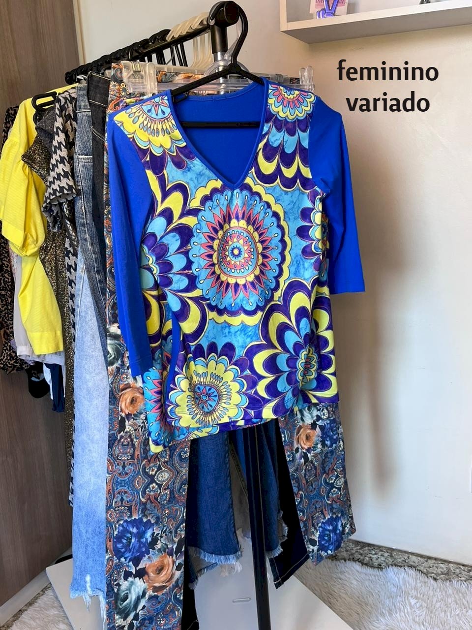 Lote TD0623 - Feminino variado - 35 peças