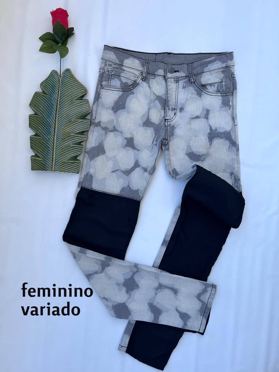 Lote TD0923 - Feminino variado - 26 peças