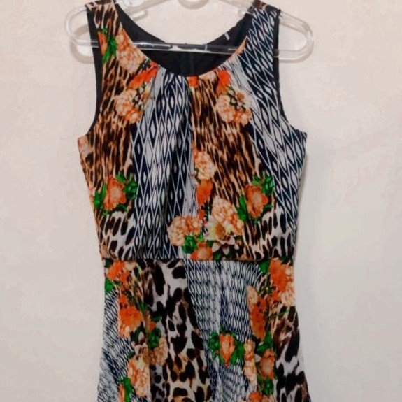 GC9023 - Lote feminino, com 12 vestidos, usado