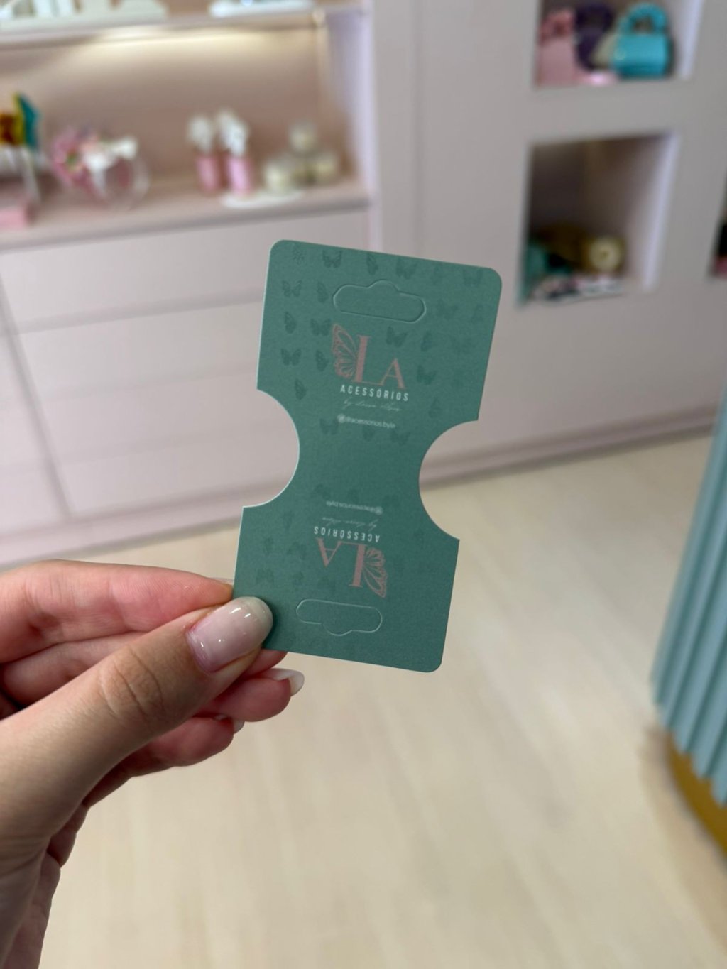 Cartela cinturada - 300g - verniz localizado + laminação fosca