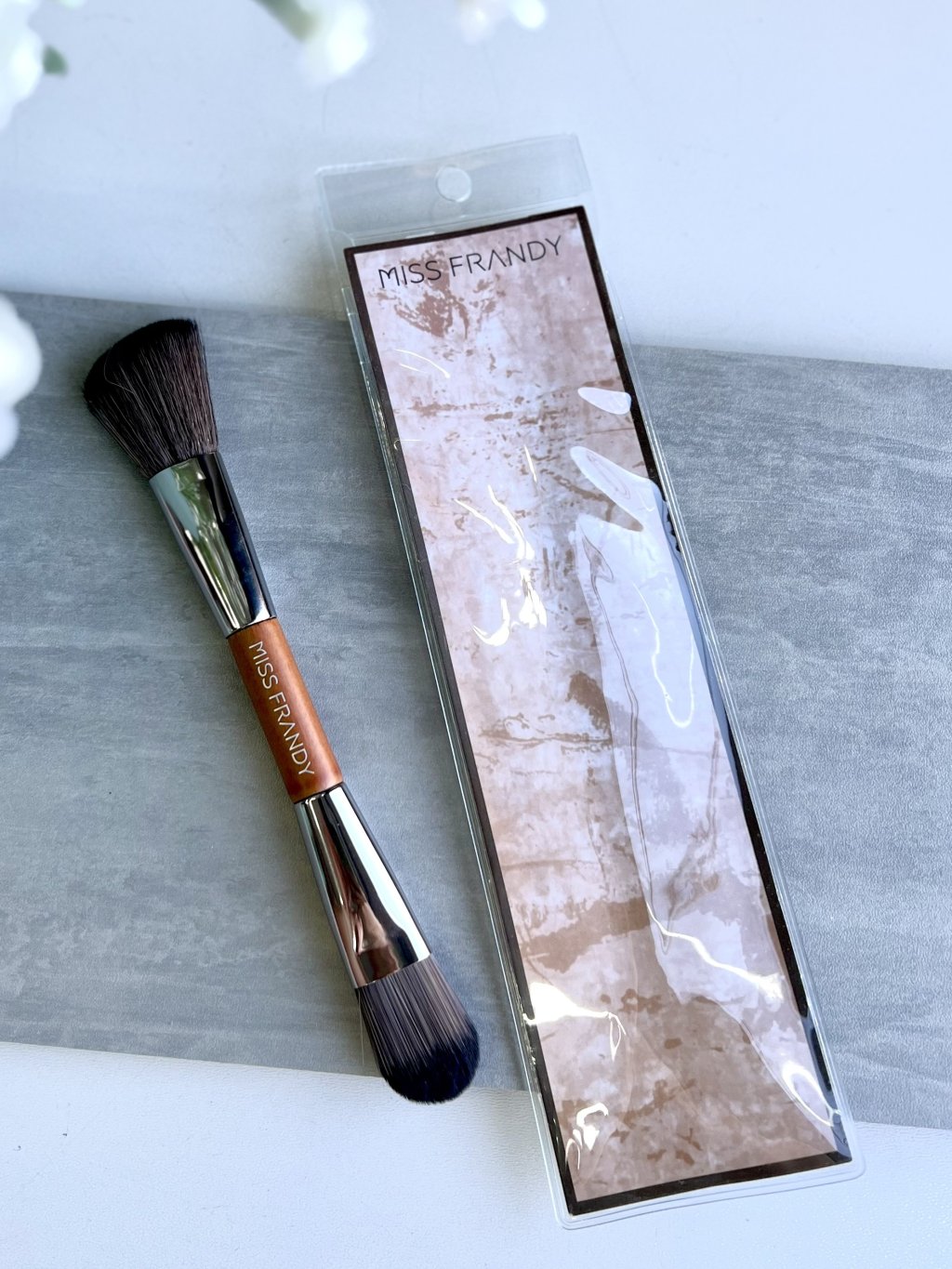 Pincel para blush e base líquida 