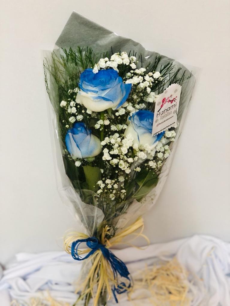 Arranjo 3 Rosas Azuis + Mosquitinho