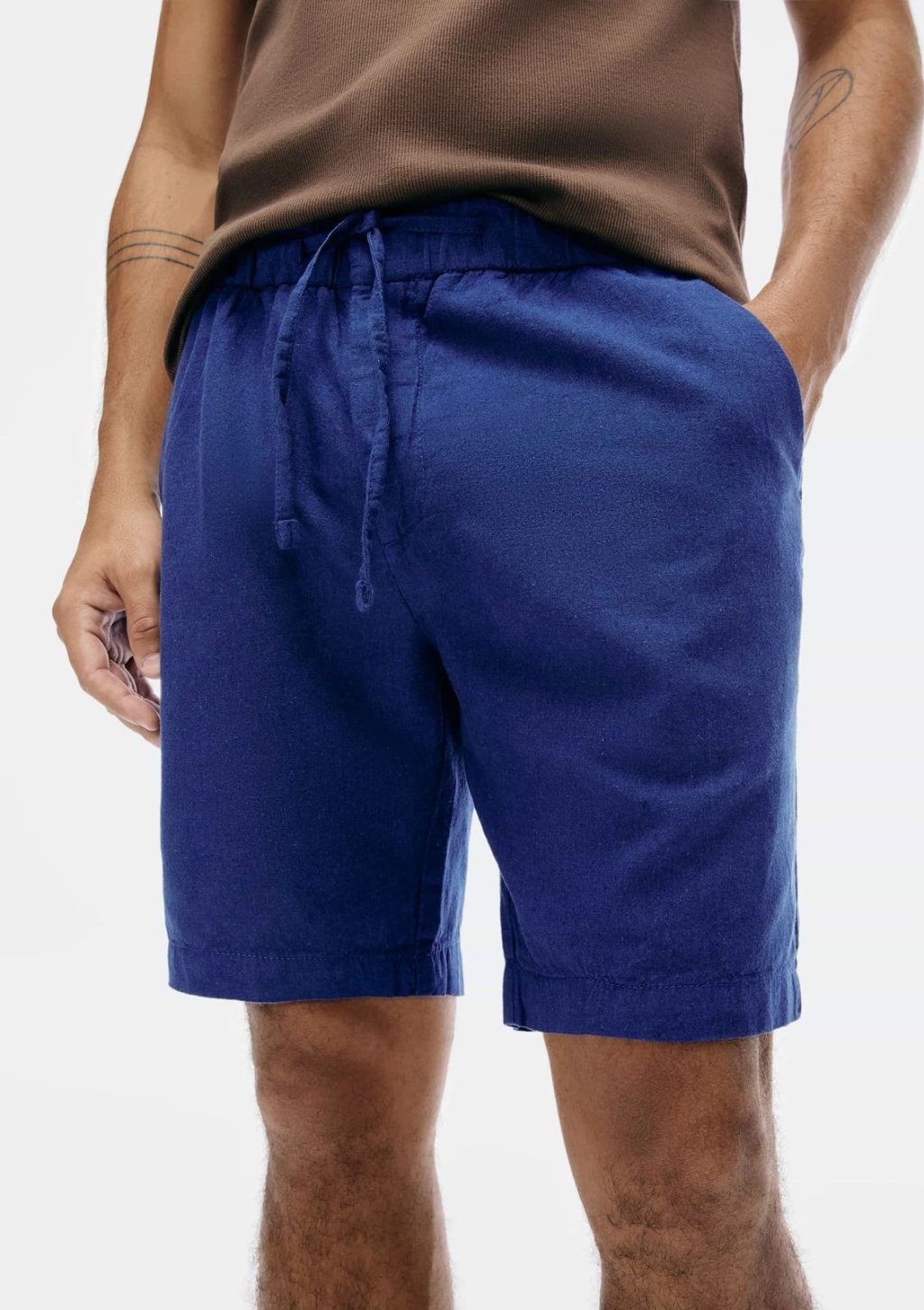 Bermuda masculina em linho com amarração azul
