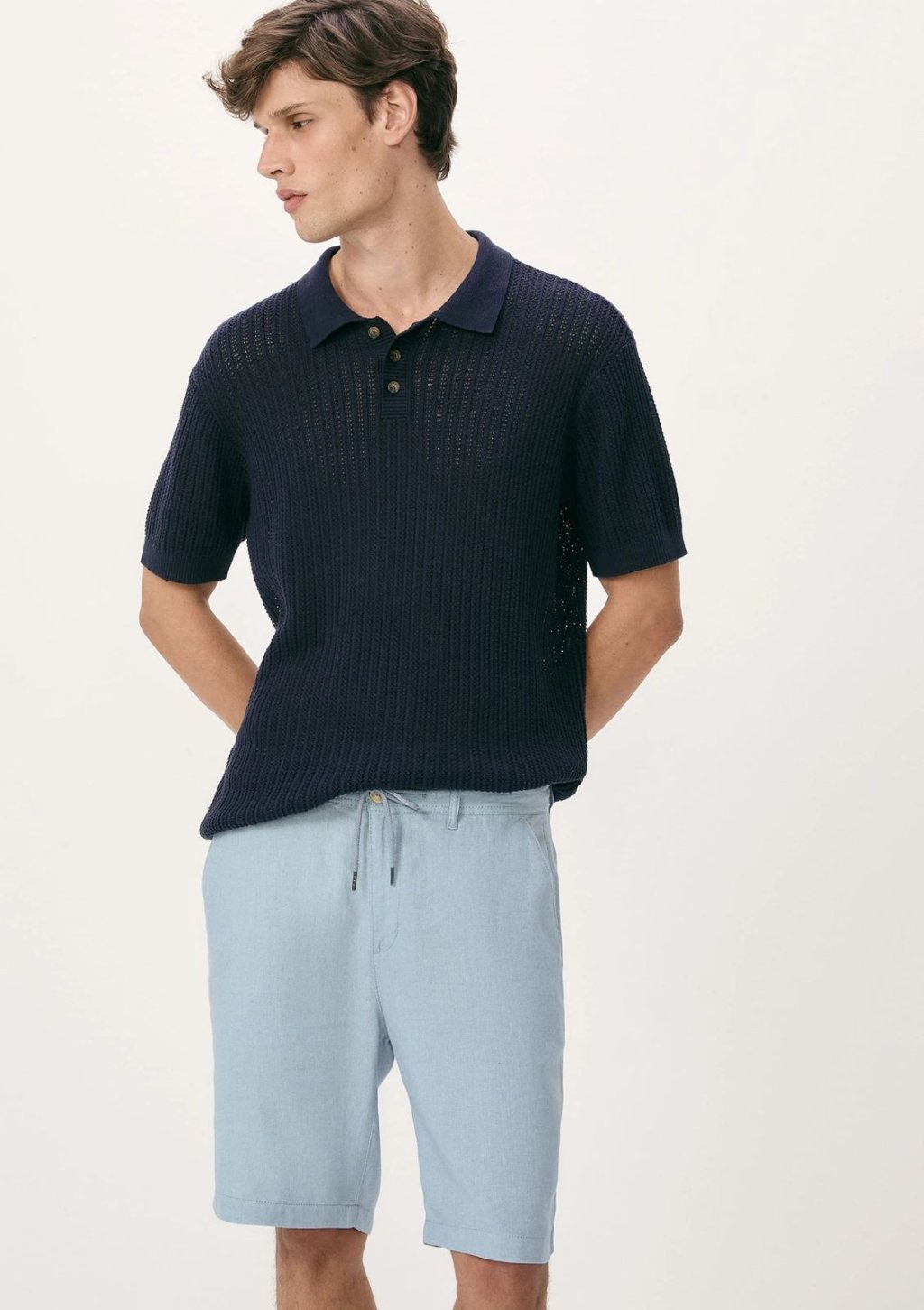Bermuda masculina em linho com amarração azul claro