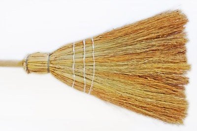 VASSOURA DE PALHA TRADICIONAL MÉDIA  