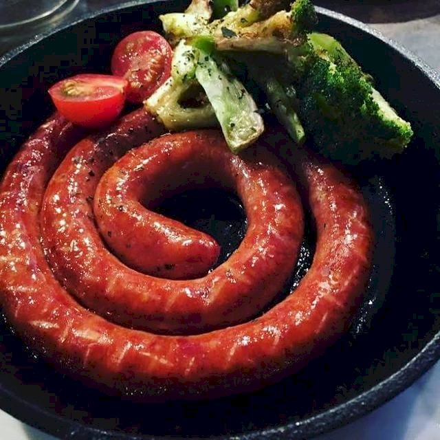 Linguiça Artesanal Fina Defumada c/ pimenta 
