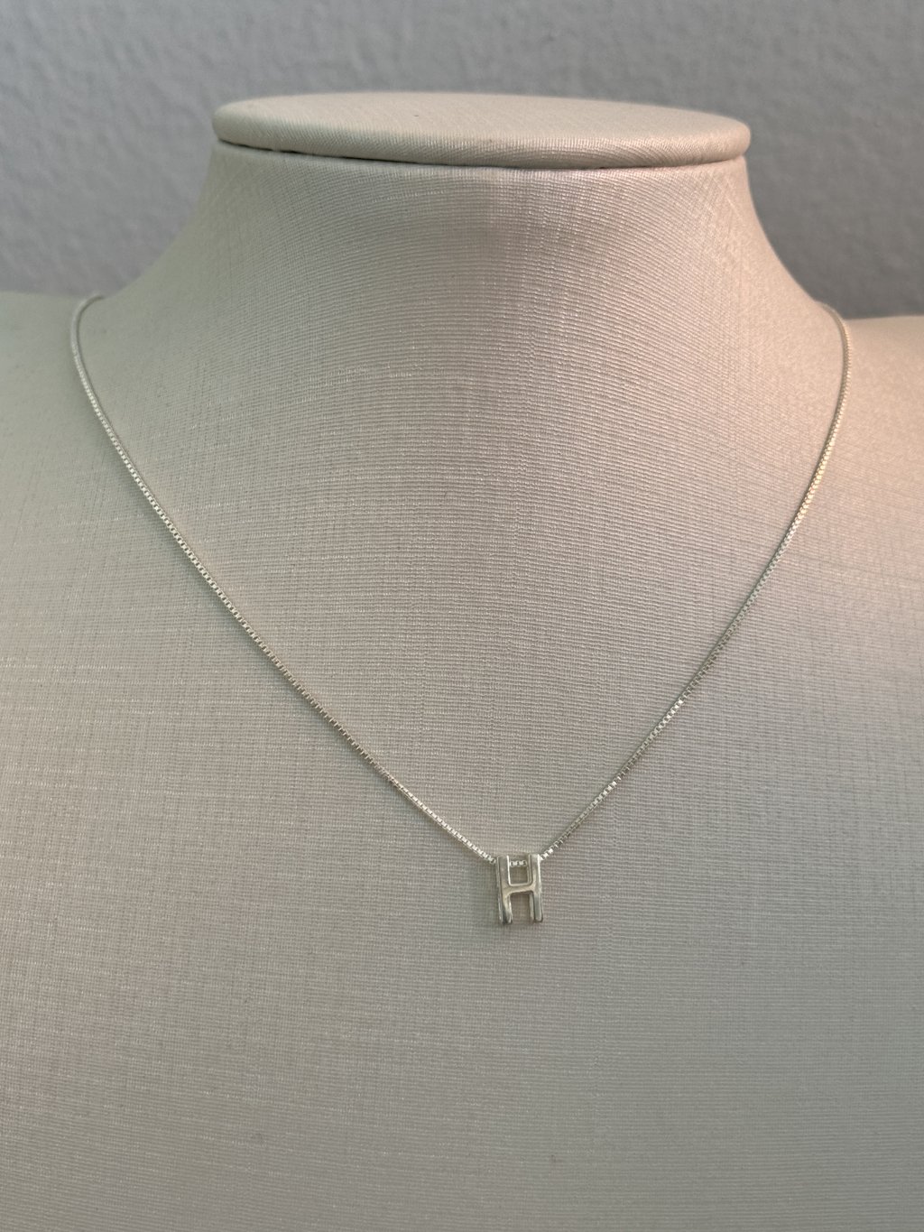 COLAR LETRA H 45CM