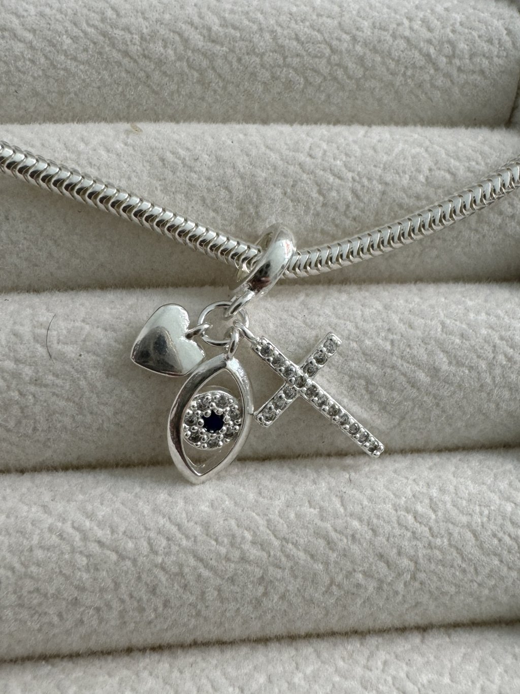 BERLOQUE PATUÁ CORAÇÃO CRUZ OLHO GREGO 