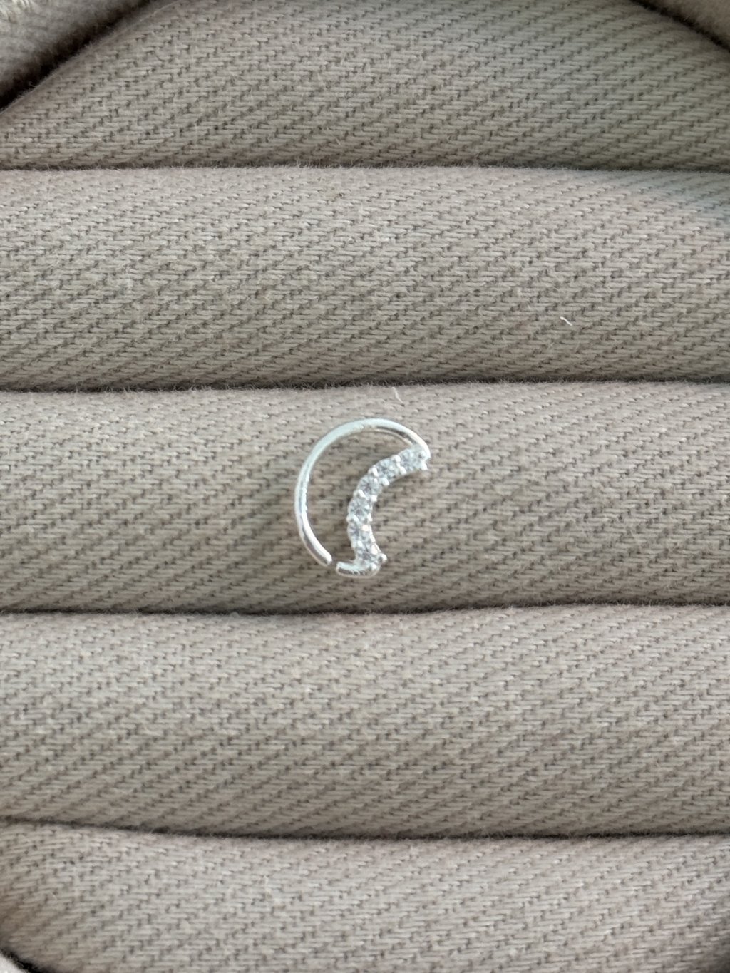 PIERCING ARGOLA LUA PEDRAS 1CM 