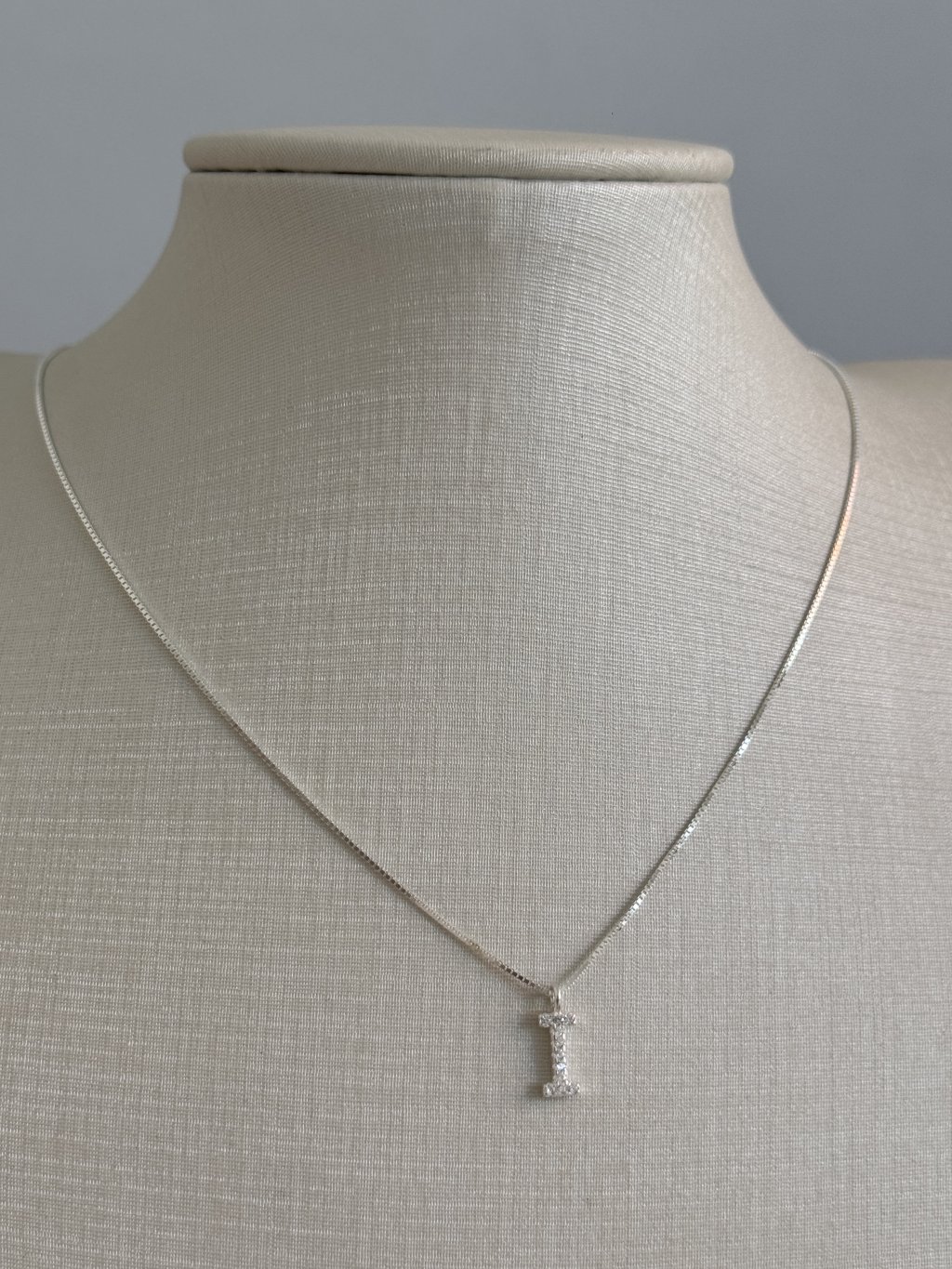 COLAR LETRA I CRAVEJADA 45CM 