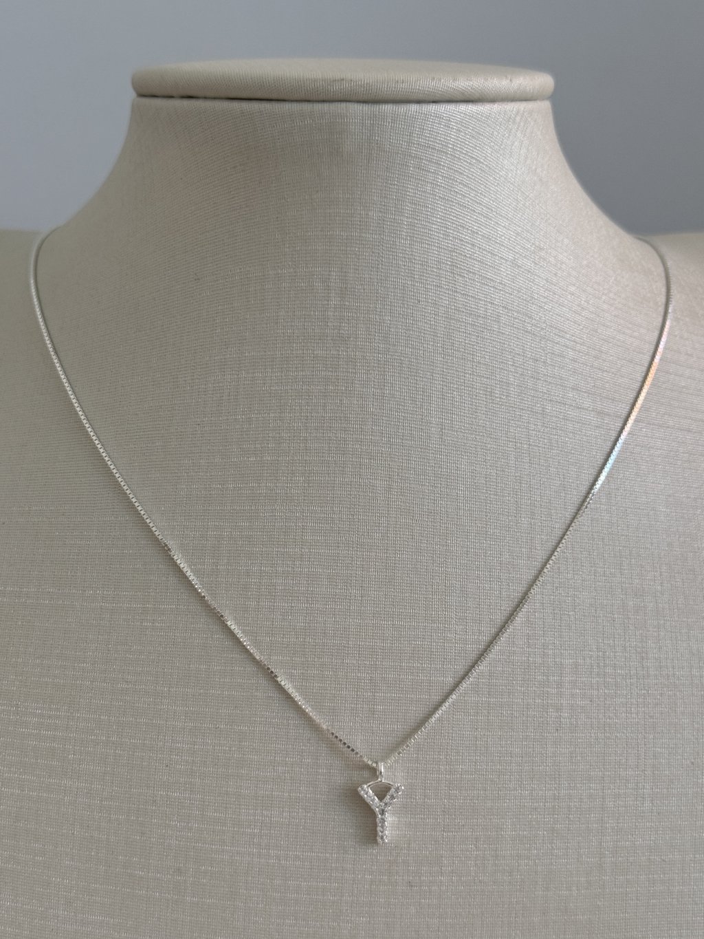 COLAR LETRA Y CRAVEJADA 45CM 