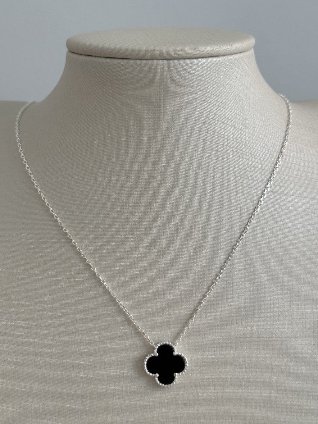 COLAR TREVO PRETO 40+5CM