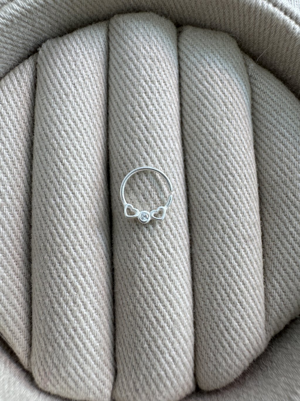 PIERCING ARGOLA CORAÇÕES PEDRA 0,9CM