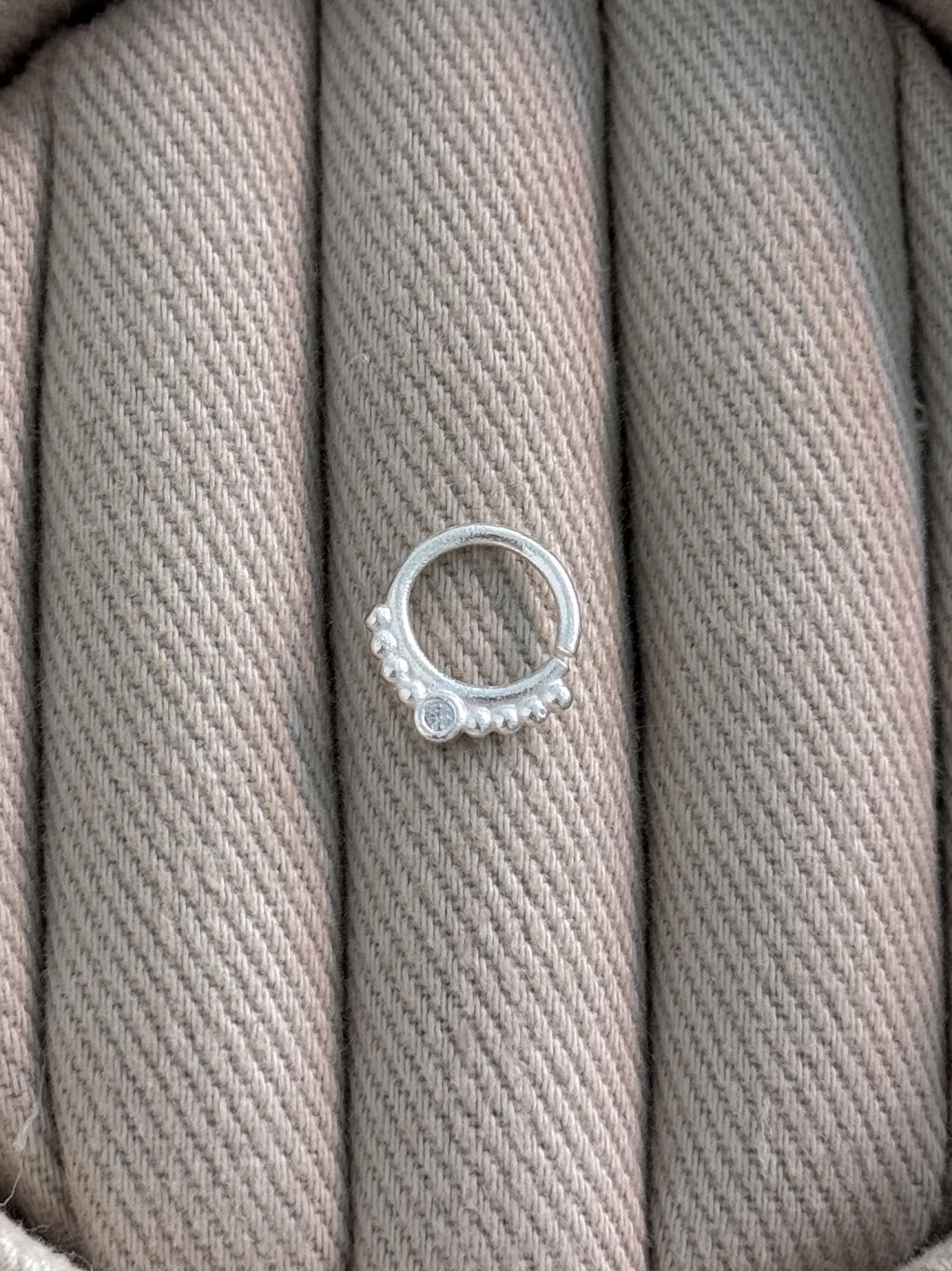 PIERCING ARGOLA PEDRA 1CM 