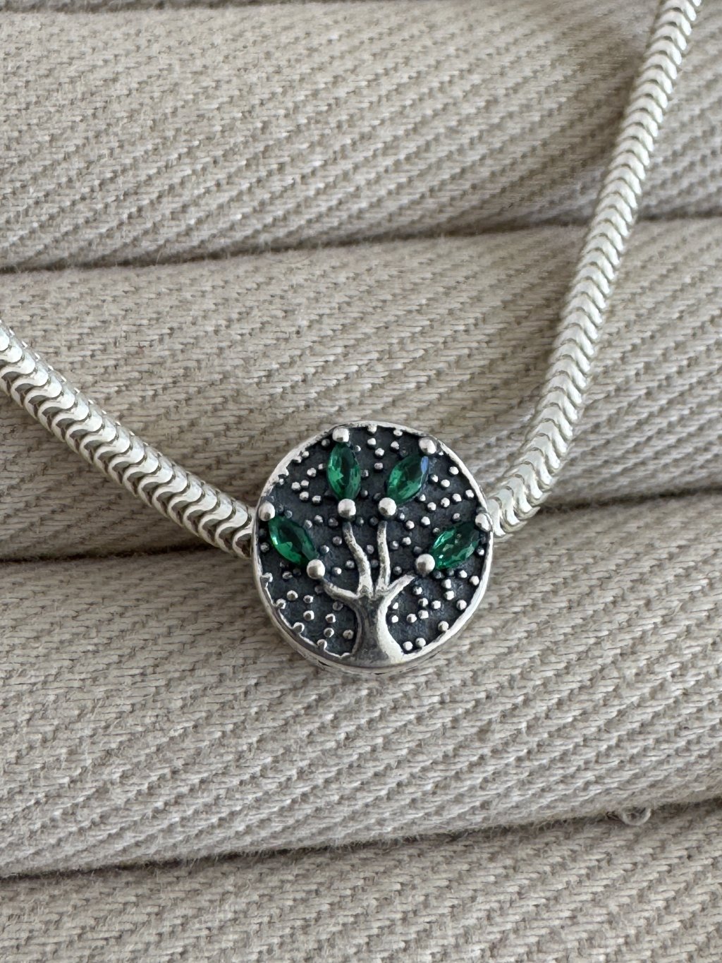 BERLOQUE SEPARADOR ÁRVORE PEDRAS VERDES 