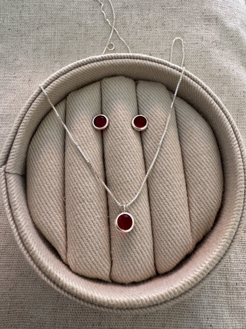 CONJUNTO PEDRA VERMELHO 45CM 