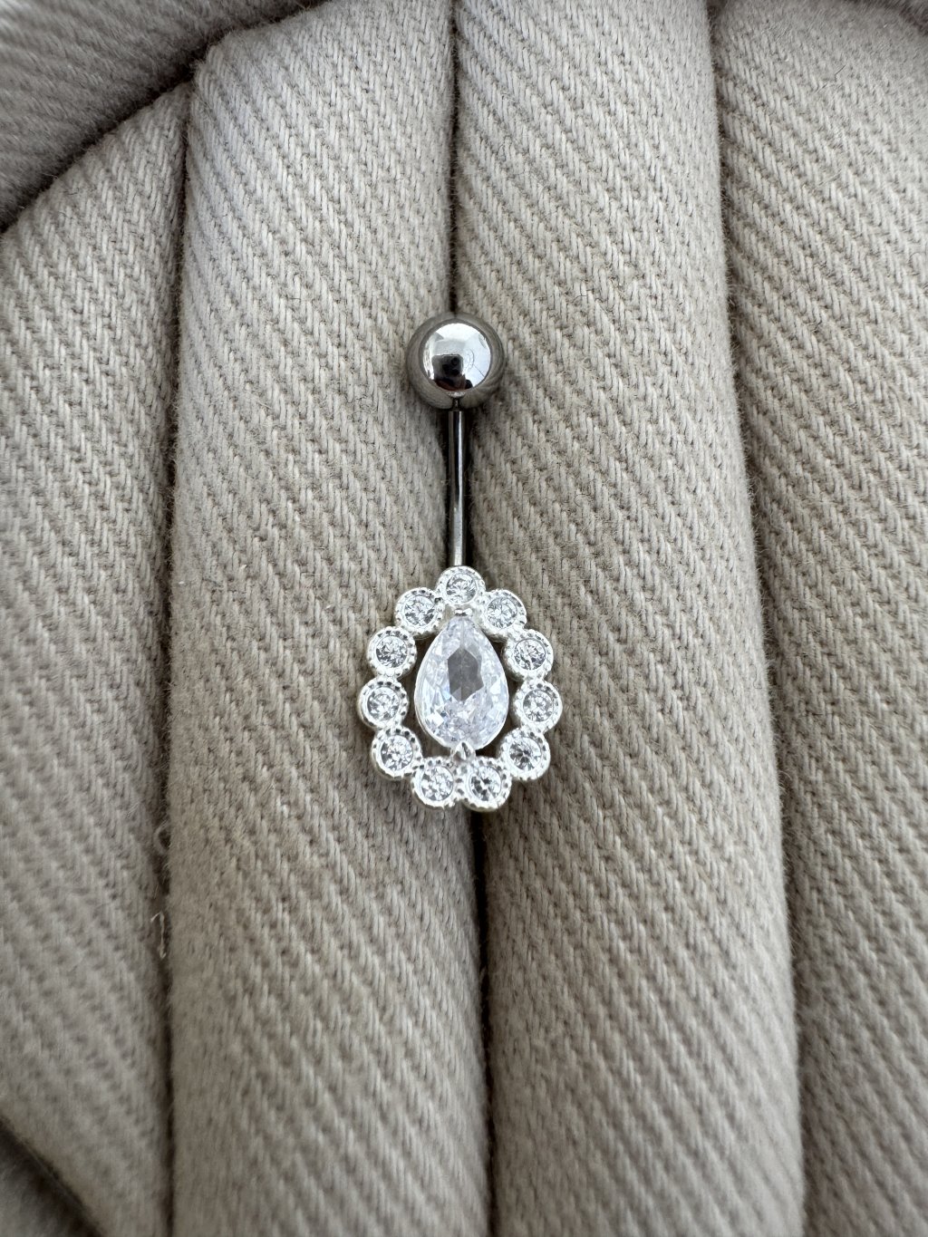 PIERCING UMBIGO GOTA PEDRAS HASTE EM AÇO 