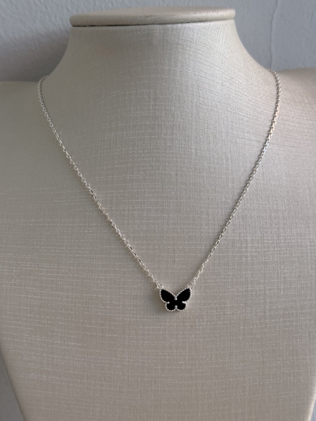 COLAR BORBOLETA PRETA 40+3CM