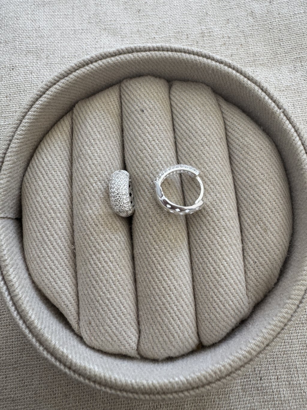 BRINCO ARGOLINHA CRAVEJADA 1,3CM