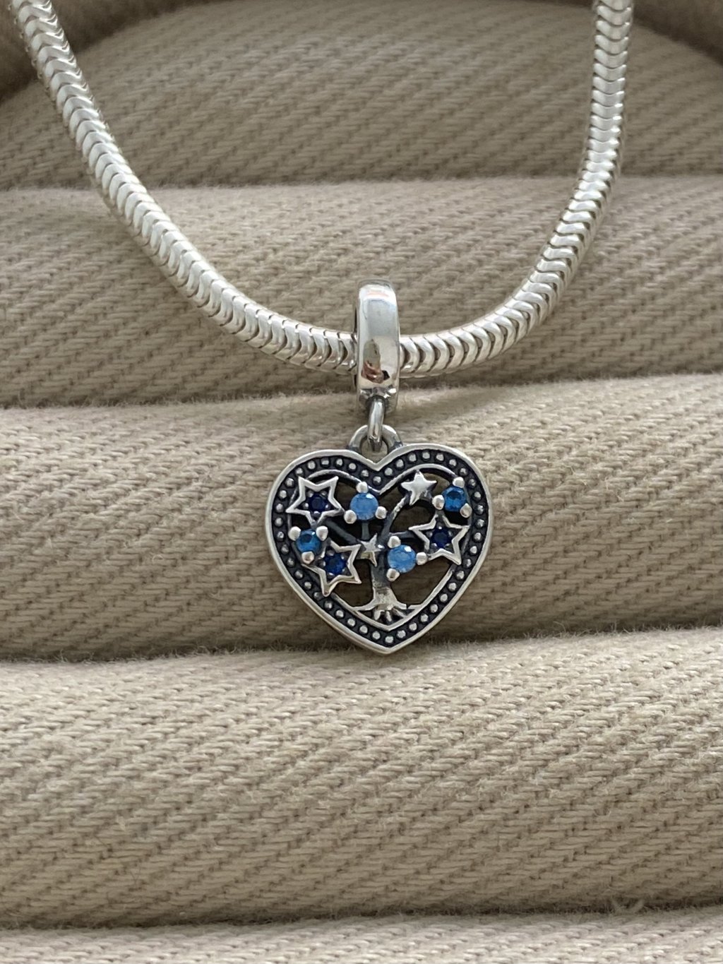 BERLOQUE CORAÇÃO ÁRVORE PEDRAS AZUIS 