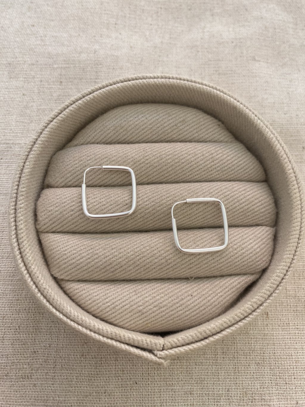 BRINCO ARGOLINHA QUADRADO LISA 1,7CM