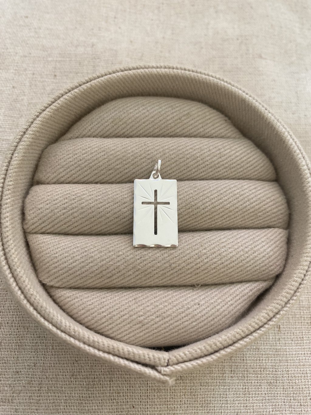 PINGENTE CRUZ PLAQUINHA 