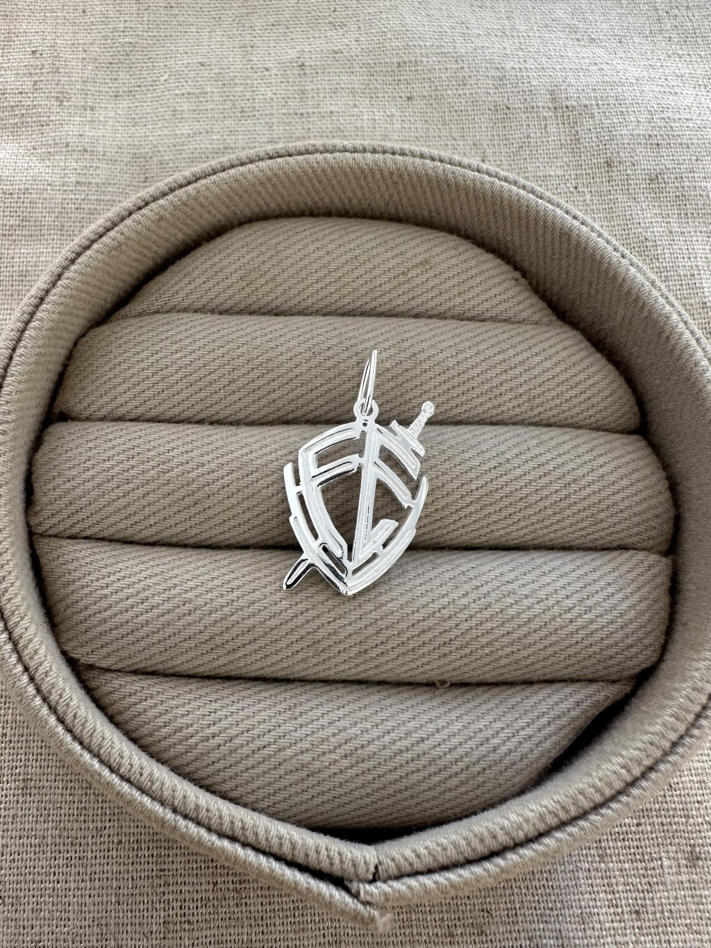 PINGENTE ESCUDO DA FÉ 