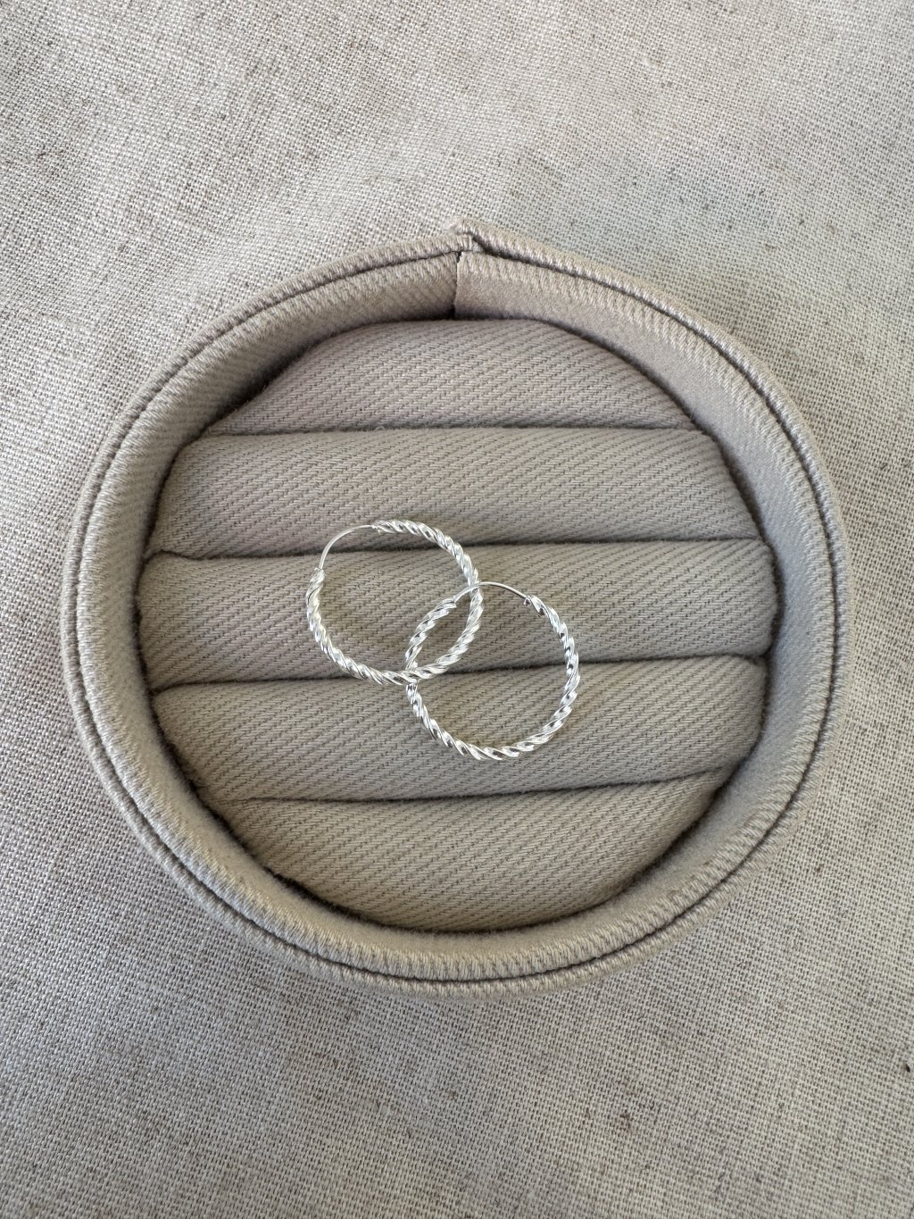 BRINCO ARGOLA TORCIDA 2CM