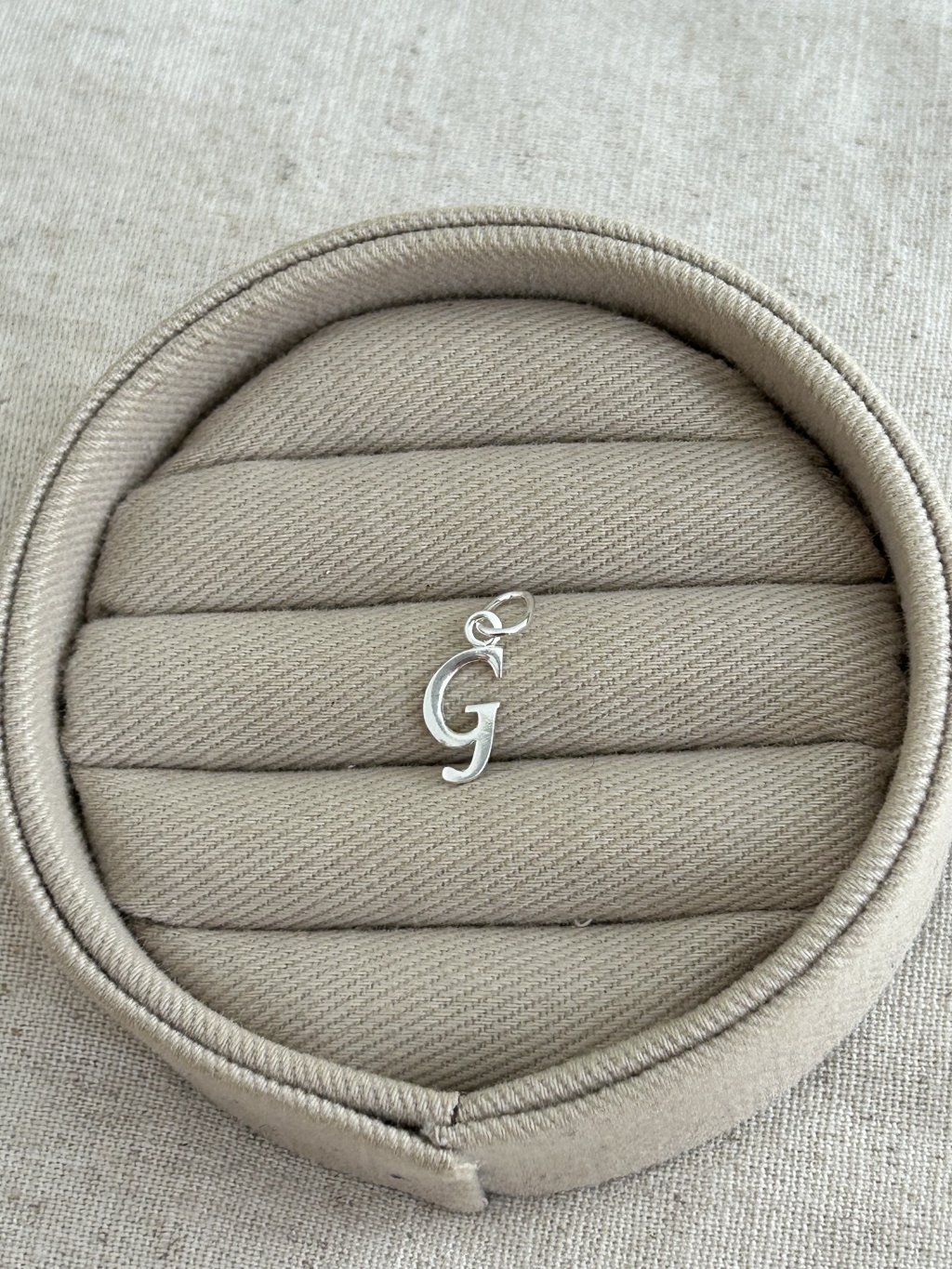 PINGENTE LETRA G
