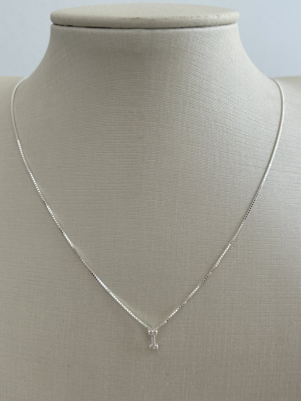 COLAR LETRA I CRAVEJADA 45CM 