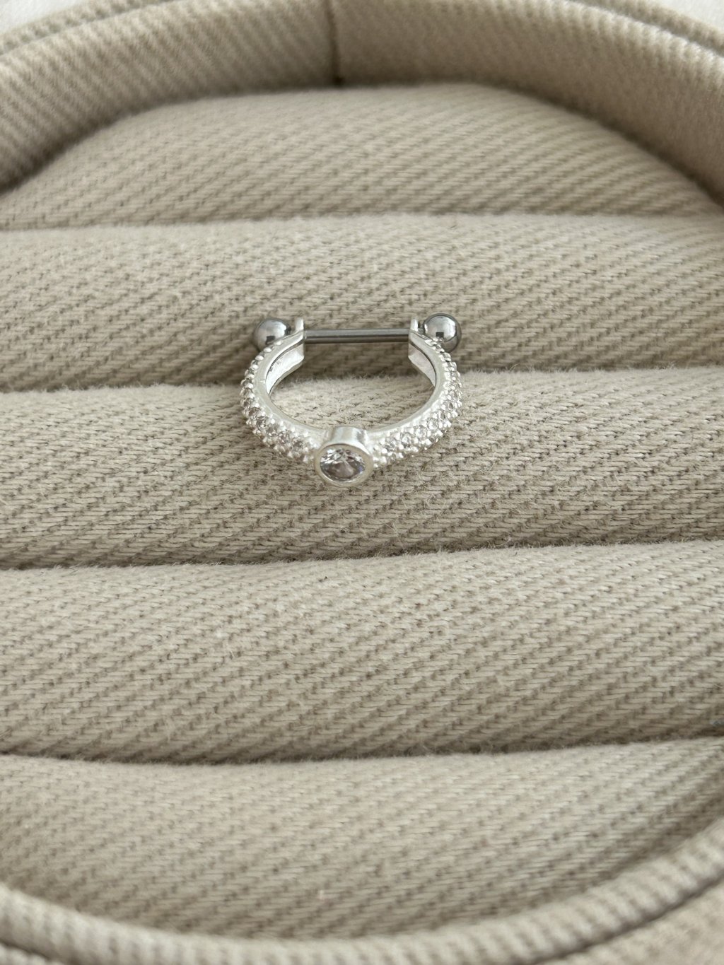 PIERCING  CONCH PEDRAS PONTO LUZ + HASTE EM AÇO 1.4CM