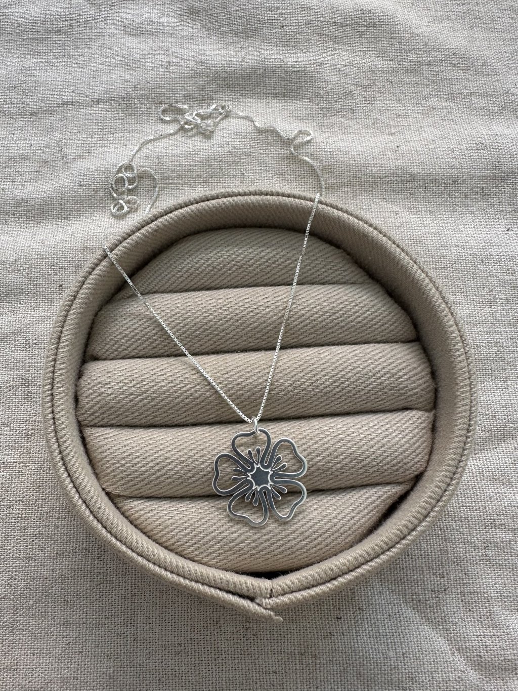 COLAR FLOR VAZADA 45CM