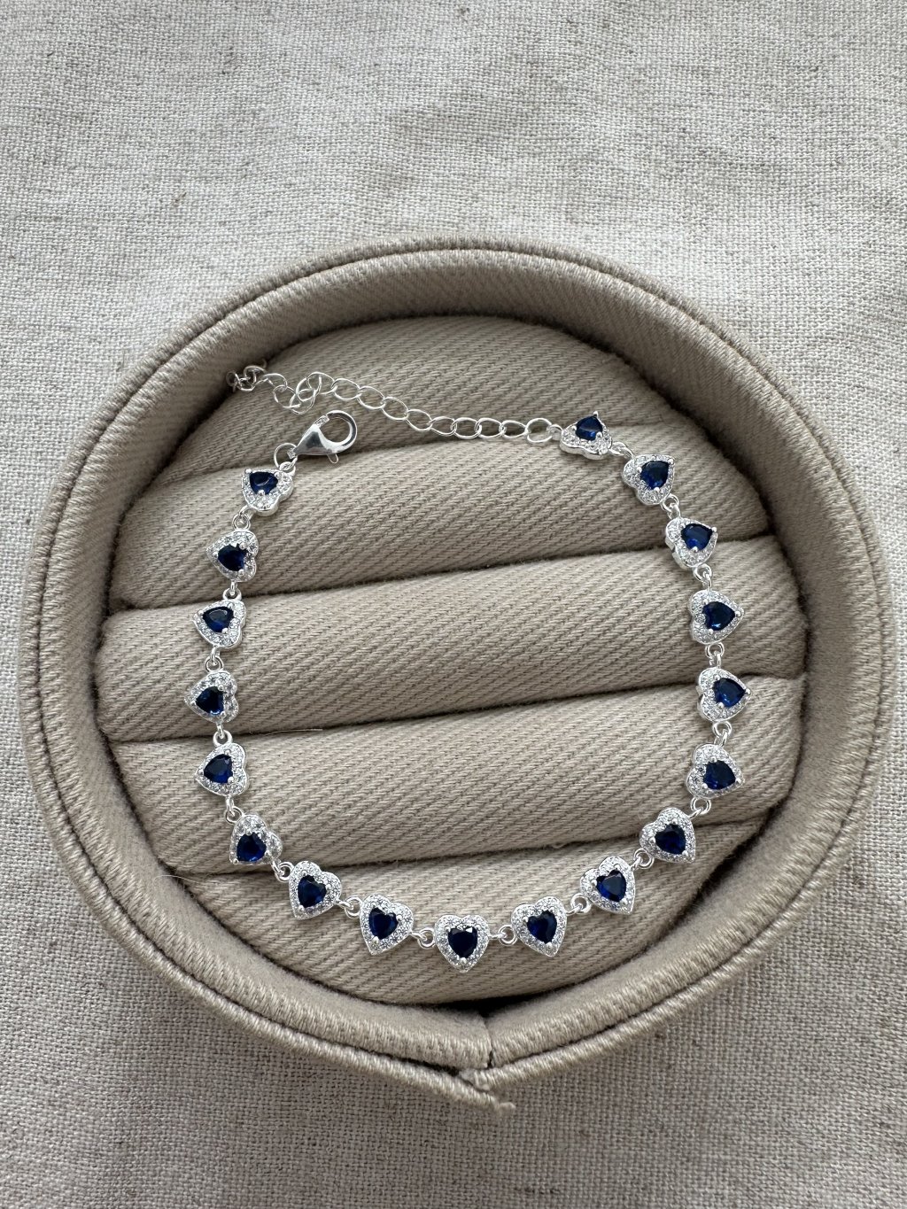 PULSEIRA CRAVEJADA CORAÇÕES PEDRA AZUL 16+5CM