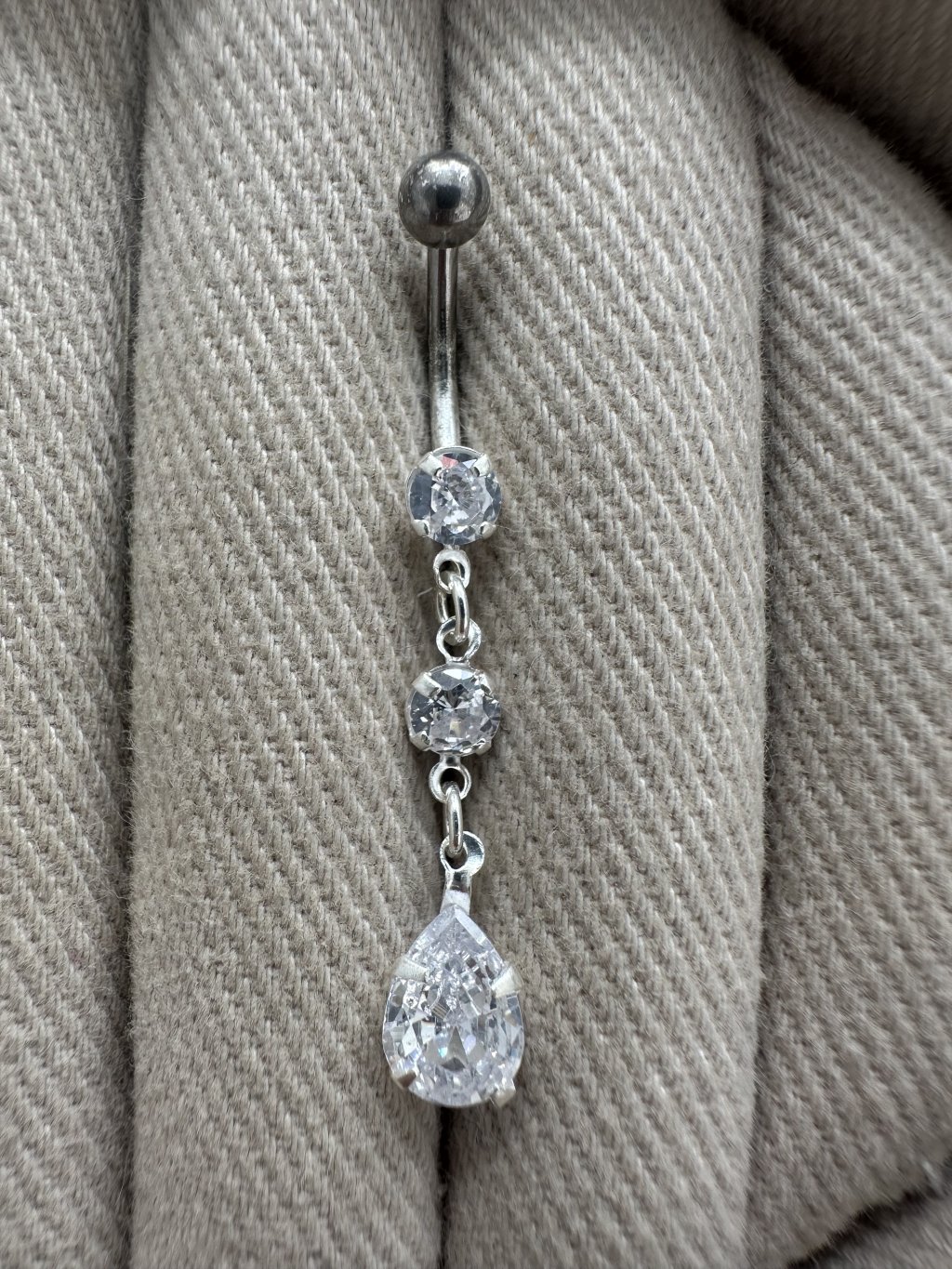 PIERCING UMBIGO PEDRAS DEPEND + HASTE EM AÇO