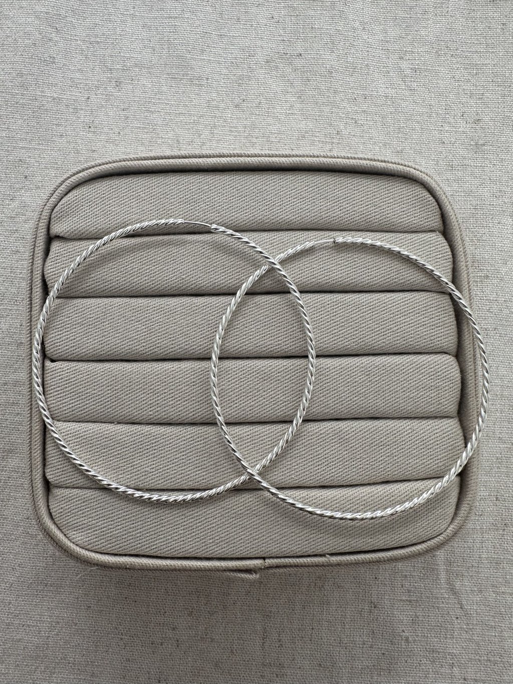 BRINCO ARGOLA ARO TORCIDO 6,7CM