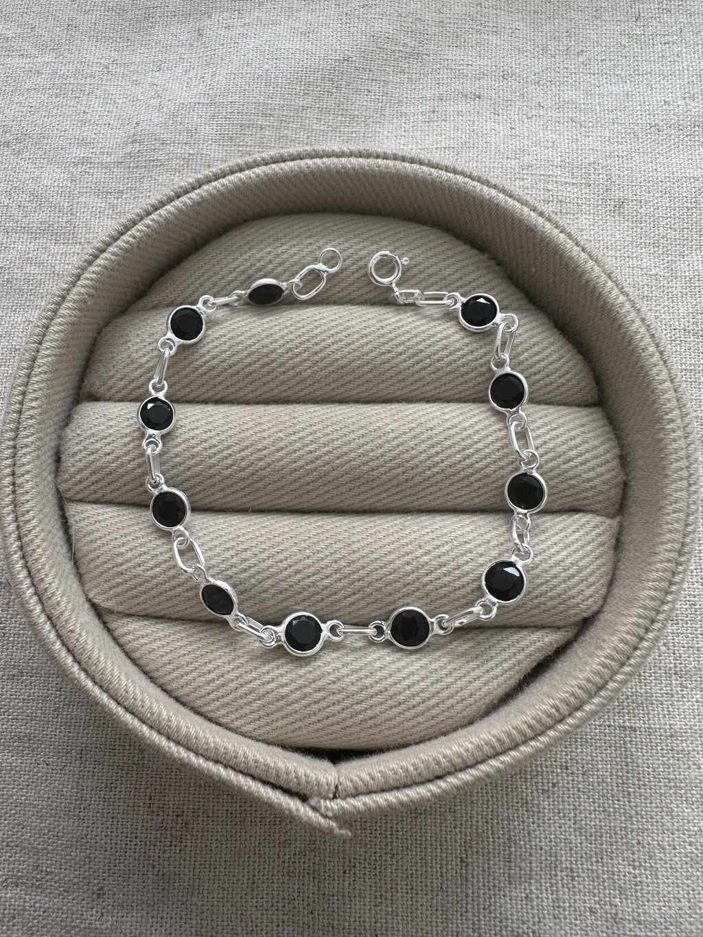 PULSEIRA PEDRAS PRETAS 17CM