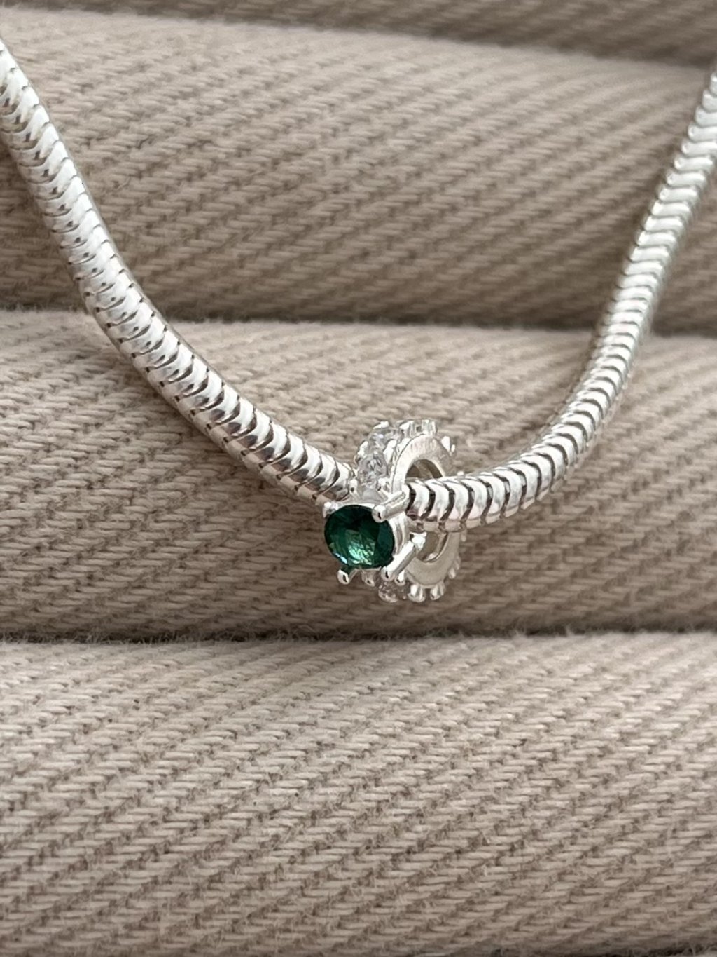 BERLOQUE ANEL SEPARADOR PEDRA VERDE