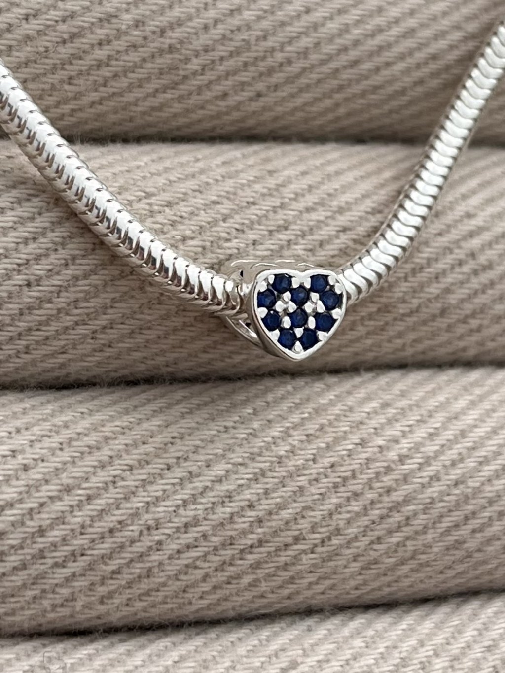 BERLOQUE SEPARADOR CORAÇÃO PEDRAS AZUIS