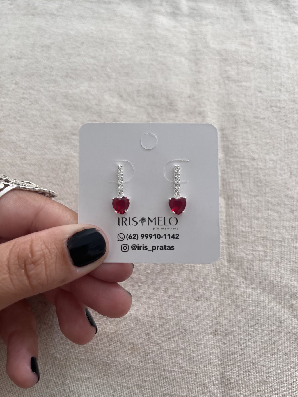 BRINCO CORAÇÃO VERMELHO PEDRAS 